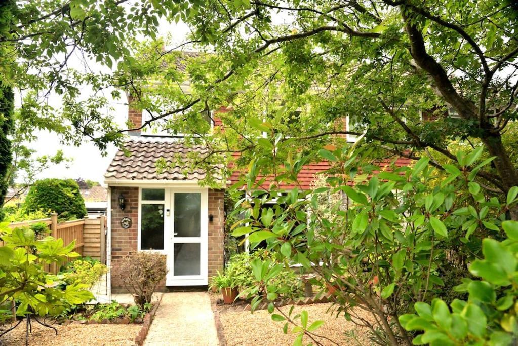 Villa Cosy House, A Train Spotter'S Delight! New Alresford Esterno foto