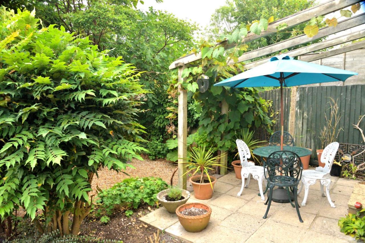 Villa Cosy House, A Train Spotter'S Delight! New Alresford Esterno foto