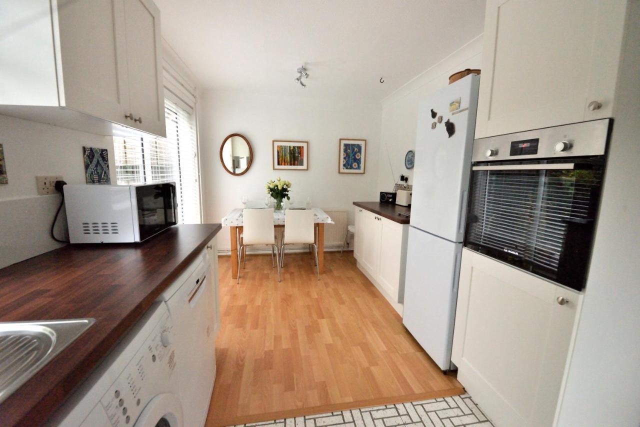 Villa Cosy House, A Train Spotter'S Delight! New Alresford Esterno foto